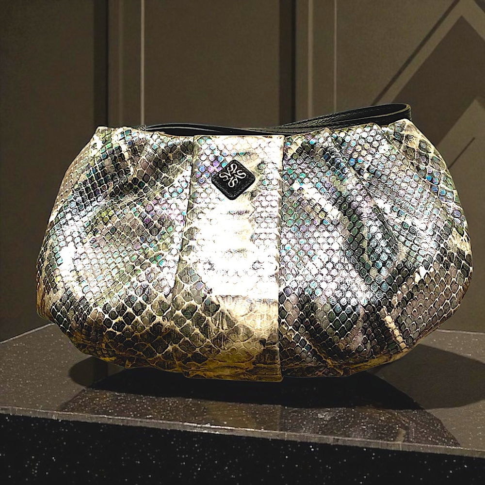Simply Vera Wang Clutch Purse Wristlet  Hardware Faux Leather Iridescent Finish